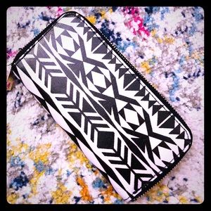 NWT Fabric Zipped Wallet Aztec Print